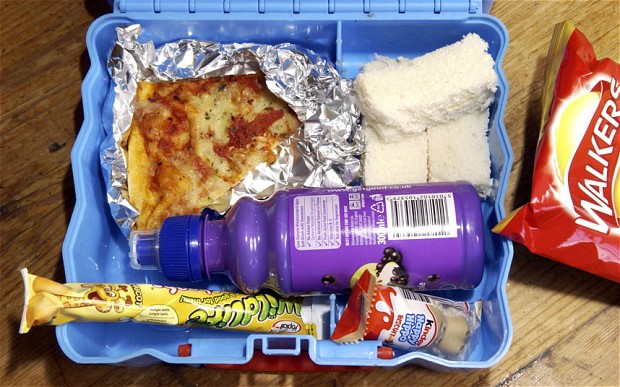 “Vostro figlio è sovrappeso e va messo a dieta”: la scuola scrive ai genitori